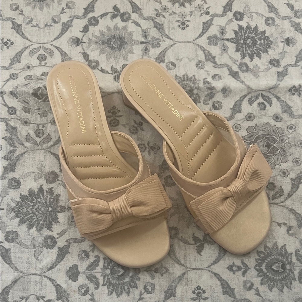 Adrienne Vittadini Beige Bow Slide Sandals
